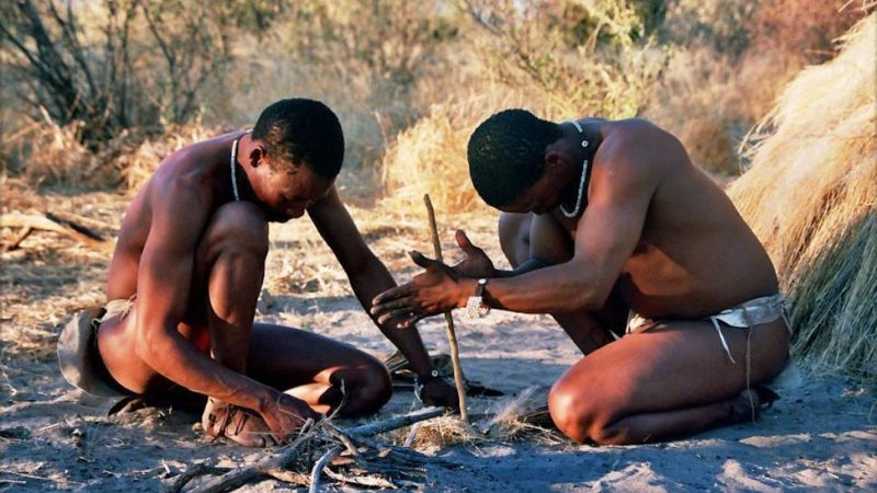 why-you-should-fast-occasionally-hunter-gatherer-building-fire