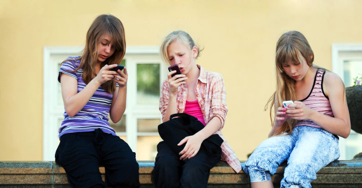 teenage-girls-on-smartphones-inactive